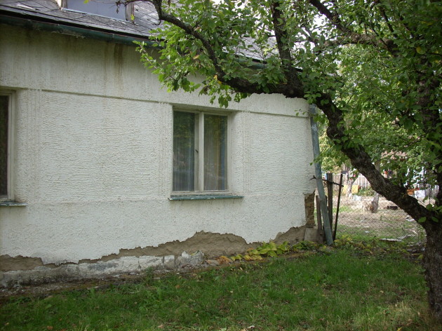 Predná časť domu, východná strana