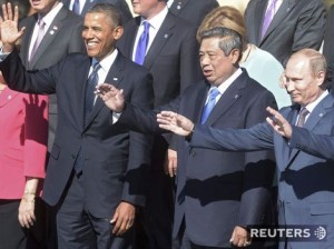 Ruský prezident Vladimir Putin, prezident Indonézie Susilo Bambang Yudhoyono (v strede) and prezident USA Barack Obama na summite G20. Autor: Reuters, Sergey Guneev, RIA NOVOSTI 